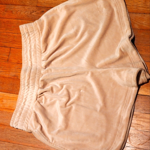 Crimson Brand Shorts - Picture 5 of 5